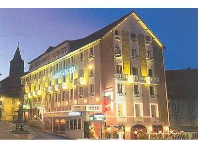 Casino de Vic sur Cère facade